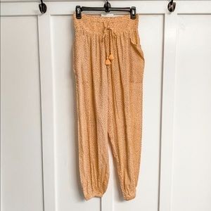 AEO pants. High waisted,functional tie,pockets,peach w/ light brown/white dots